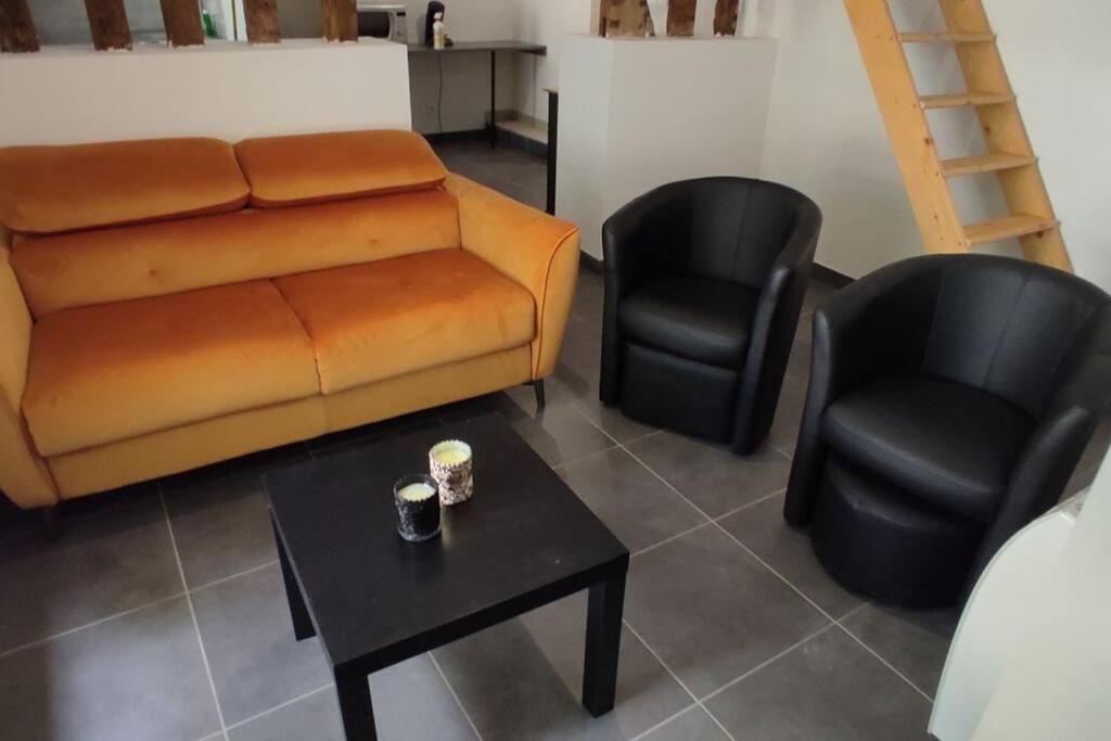 Appartement Hyper Centre Mayenne Esterno foto